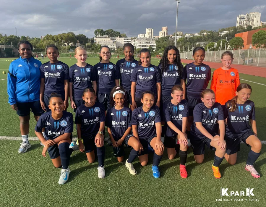 Remise officielle Football Association Marseille Feminin photo de groupe