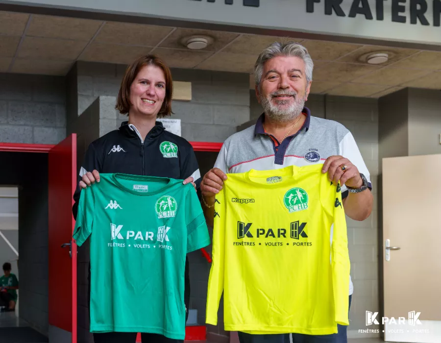 Remise officielle Pays Du Clermontois Handball présentation maillot avec collaborateur