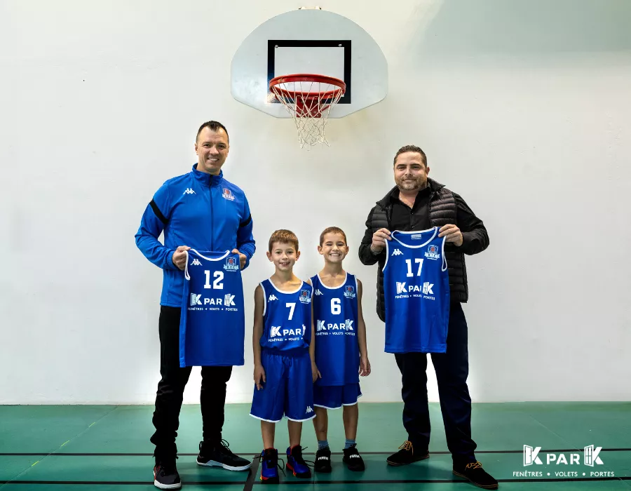 Remise officielle Basket Tonnay Charente présentation maillot avec coach