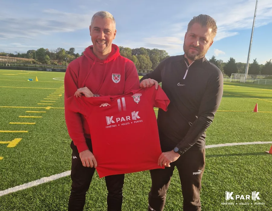 Remise officielle SMC Marnaval présentation maillot avec collaborateur